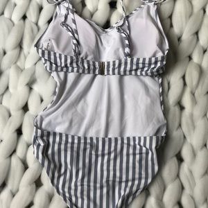 Cupshe Swim - One piece striped swimsuit Cupshe Swim - One piece striped swimsuit